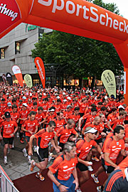 Start zum Halbmarathon-Lauf 2009, 1. Gruppe (Foto: Martin Schmitz)